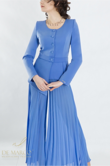 Romantyczna stylizacja koktajlowa wizytowa ze spodniami. Luksusowe niebieskie kreacje weselne ze spodniami dla Mamy Teściowej Chrzestnej. Sklep internetowy De Marco
