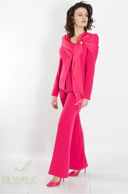 Szyte w Polsce luksusowe garnitury i spodnium damskie wizytowe wyjściowe okolicznościowe. Polski producent luksusowej odzieży damskiej De Marco
